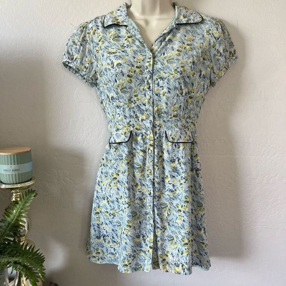 Forever 21 Dresses & Skirts - Vintage Forever 21 90’s style 100% silk dress with liner sewn in well-made retro